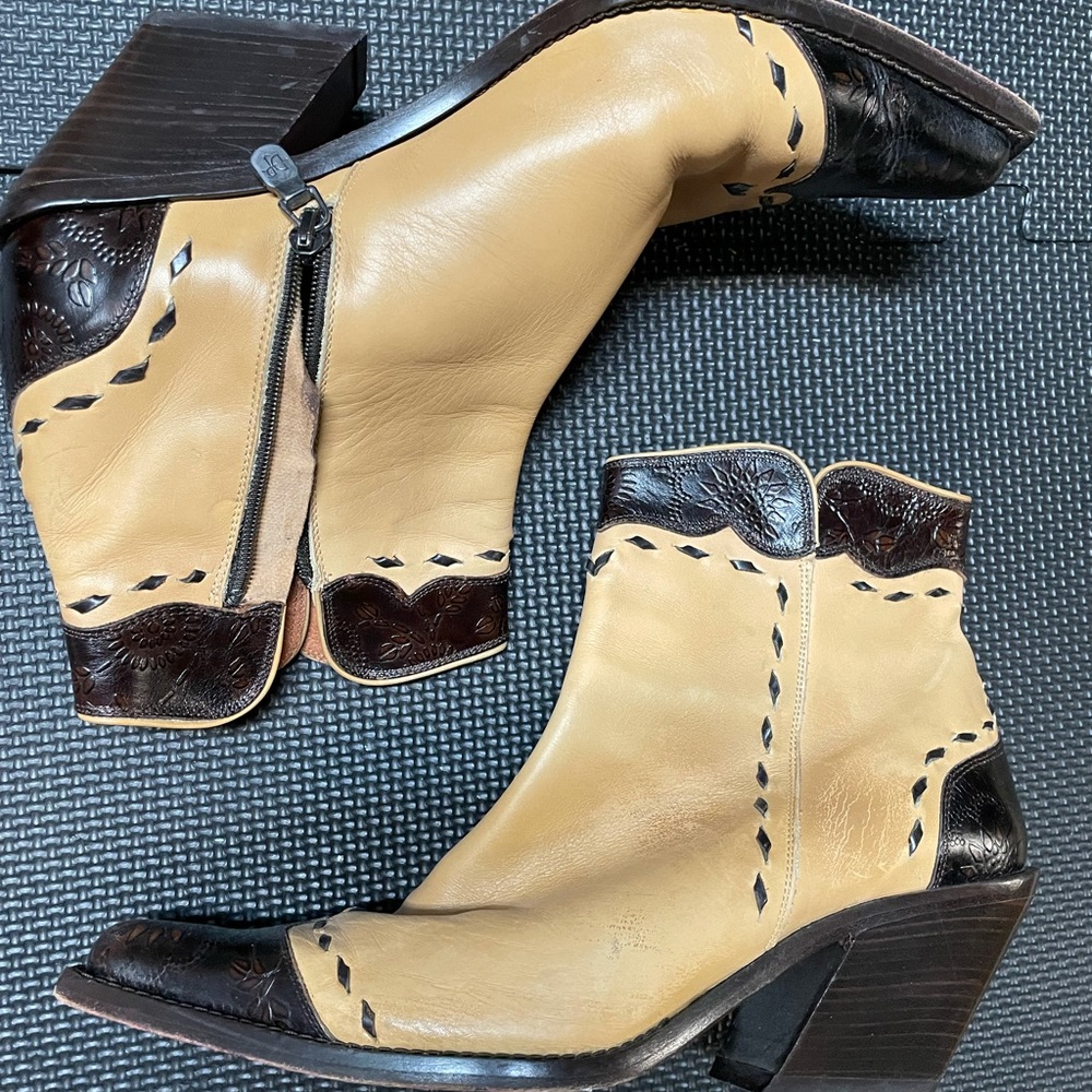 Donald Pliner ankle cowboy boots booties 8